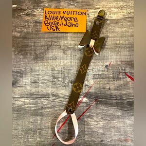 Louis Vuitton binky / passy clip